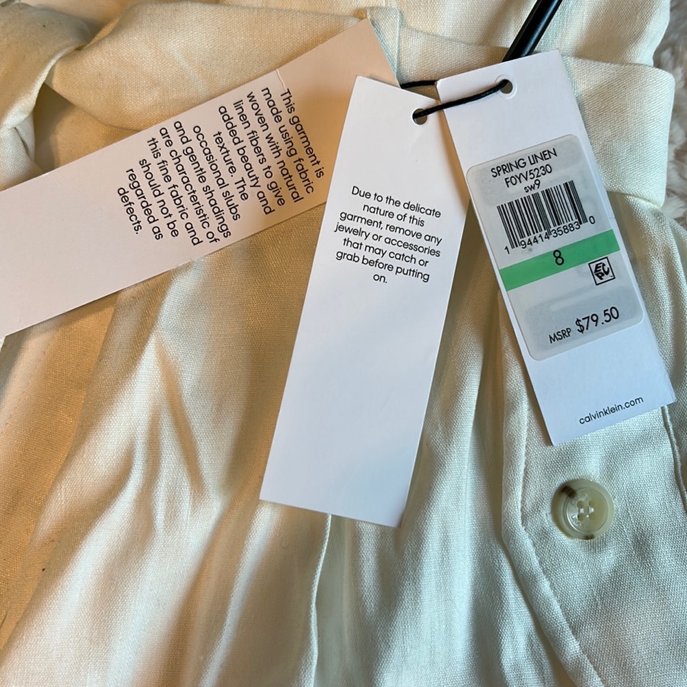 Brand new with tags, size 8 Calvin Klein spring linen shorts.